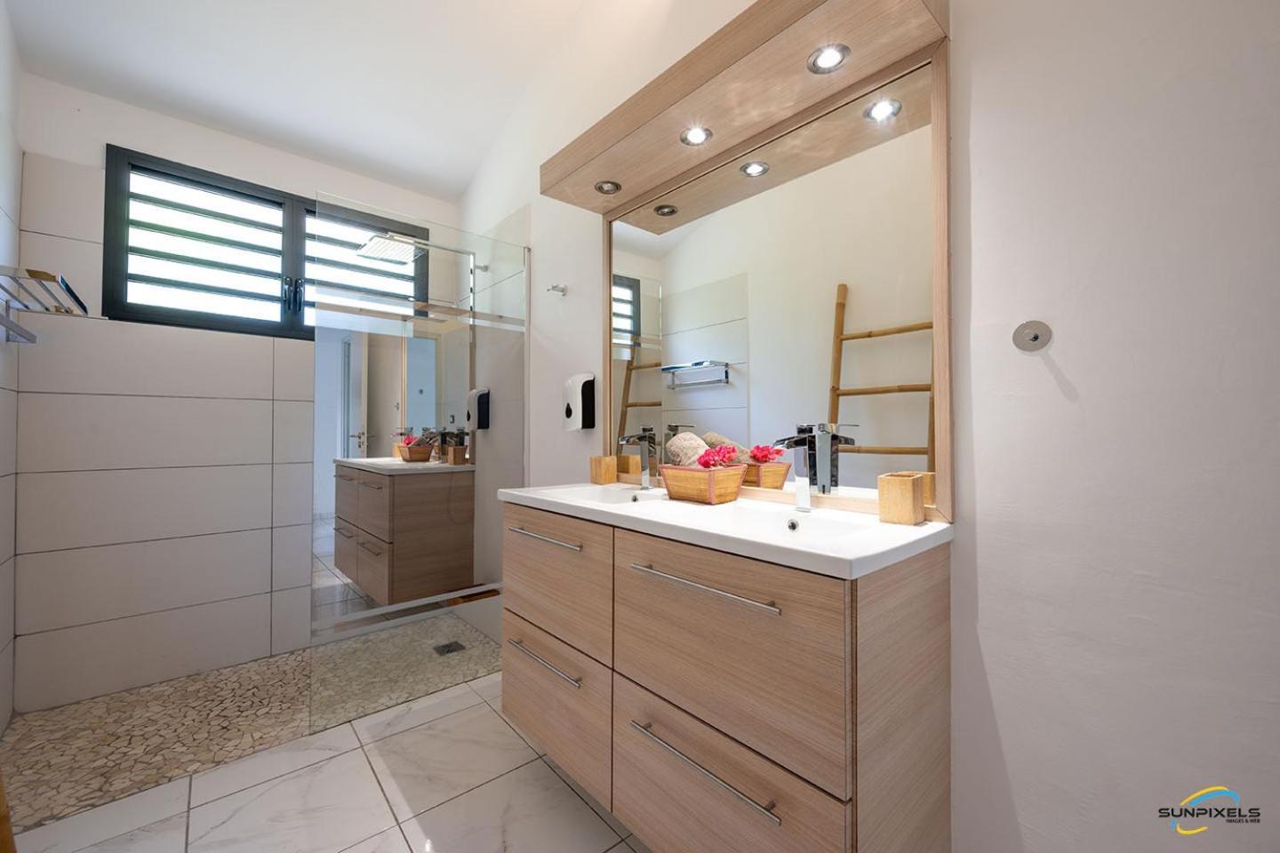 Villa Palm Diamond Jacuzzi & Piscine Prives Ле Диамант Екстериор снимка
